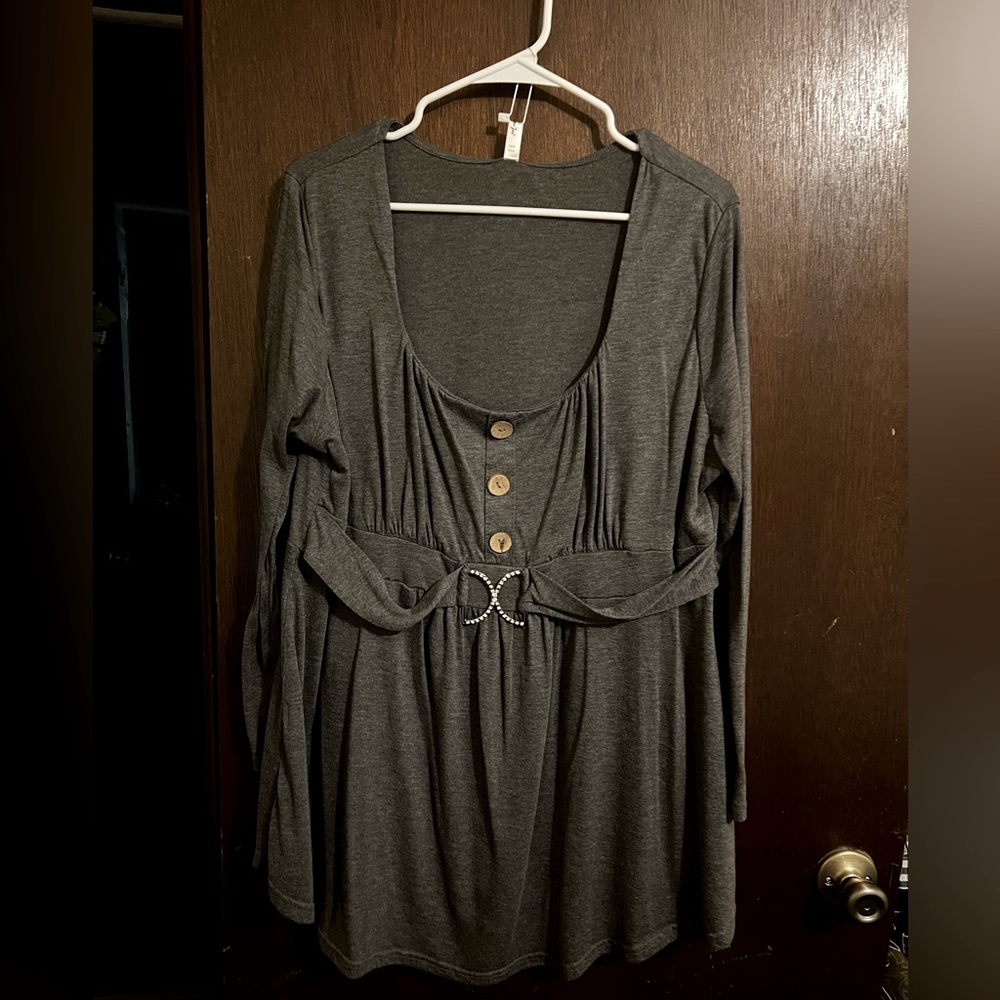 Gray, tunic top, super cute, low cut. Size 18